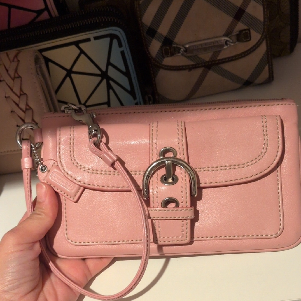 Coach RARE Blush Pink 🩷 Leather Vintage Y2K Soho Wristlet Clutch bag